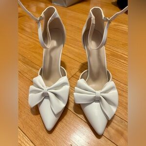 White bow heels